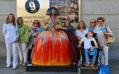 Os presentamos nuestra menina solidaria pintada y donada por la artista Ouka Leele, con el patrocinio de El Corte Inglés